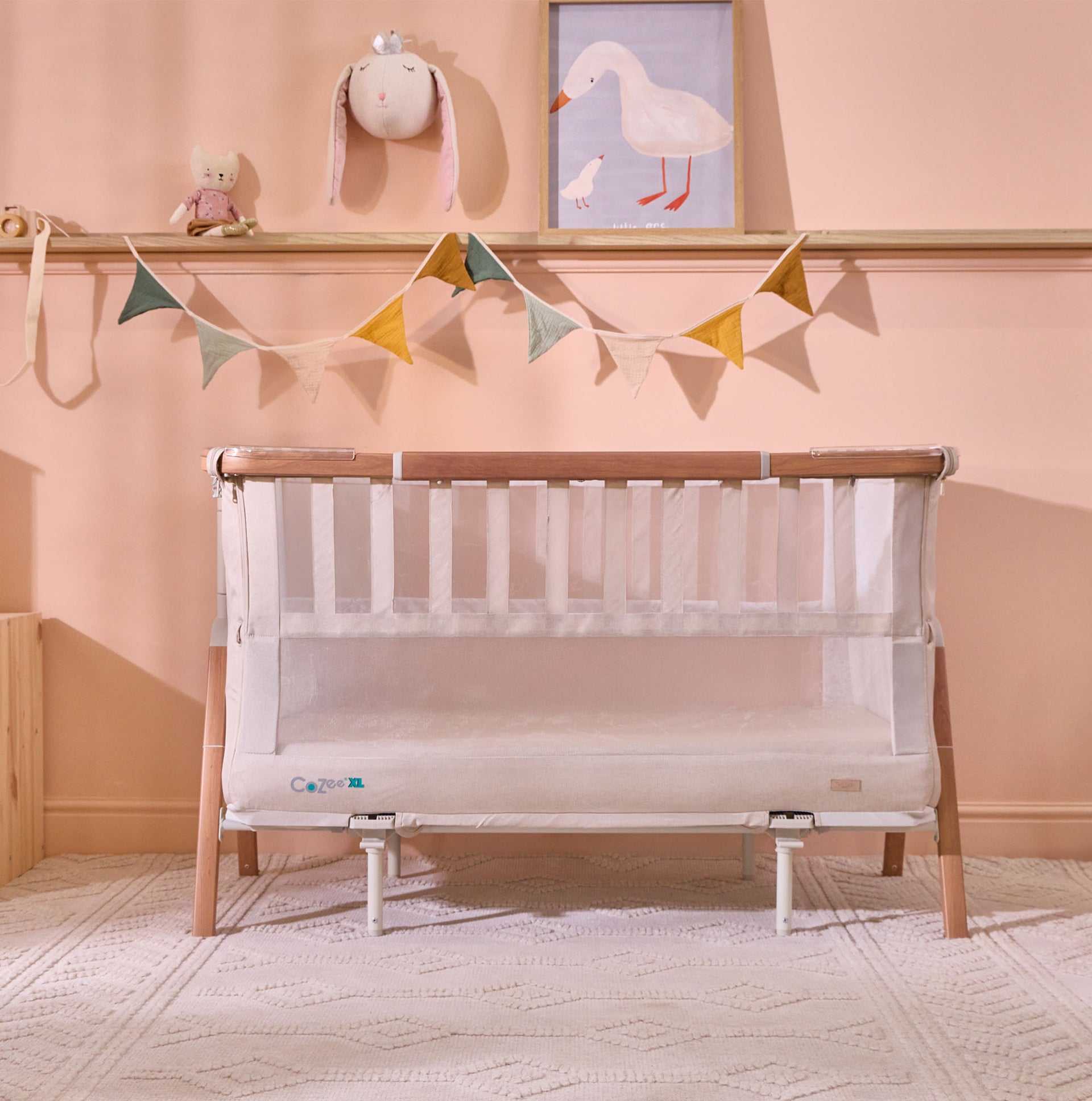 CoZee XL Bedside Crib & Cot – Noix scandinave/Ecru – Tutti Bambini