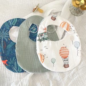 Coffret naissance , trio de bavoirs.