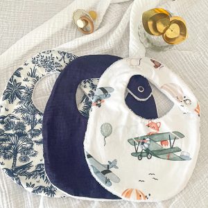 Coffret naissance , trio de bavoirs.