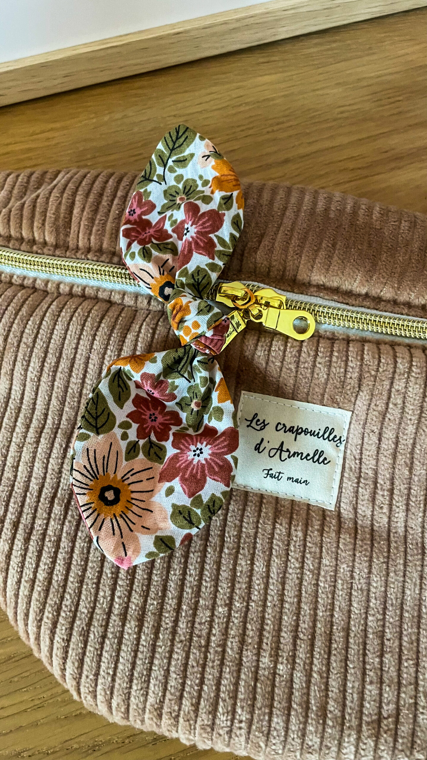 Sac banane velours camel et fleuri – Image 2