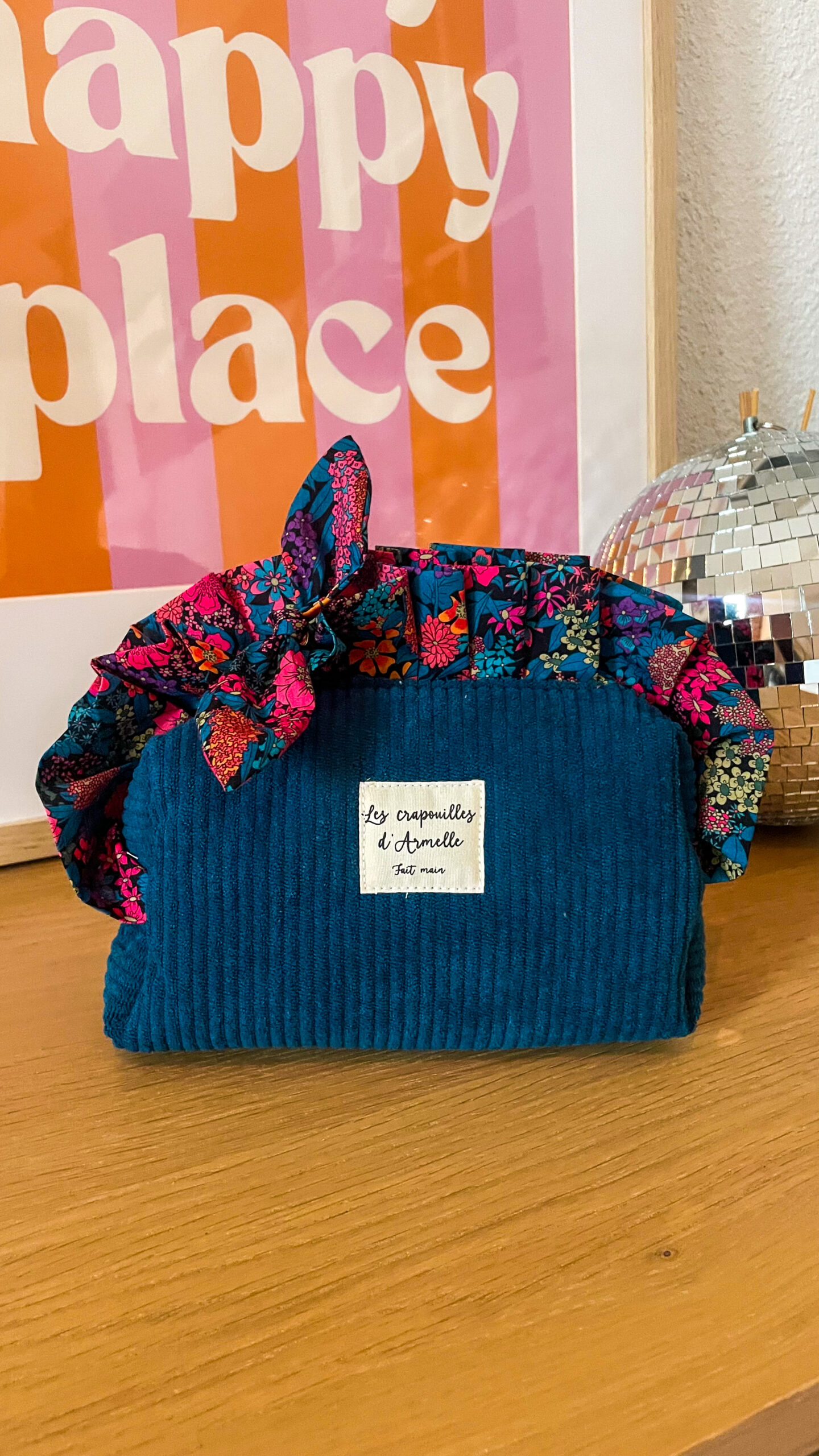 Trousse de toilette à volant velours et liberty