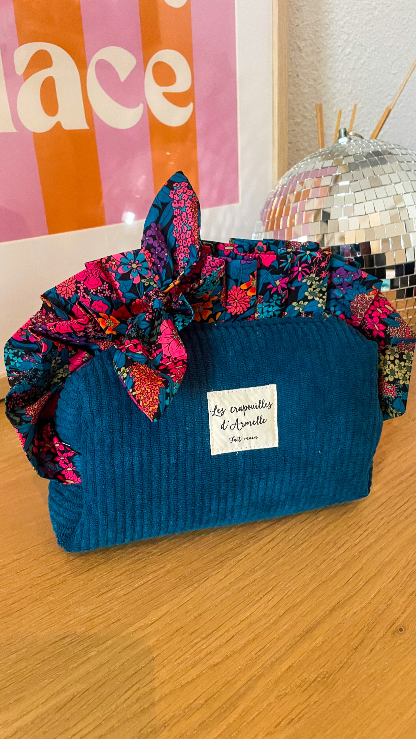 Trousse de toilette à volant velours et liberty – Image 2