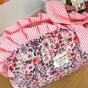 Trousse de toilette matelassée à volant fleuri, volants rayés