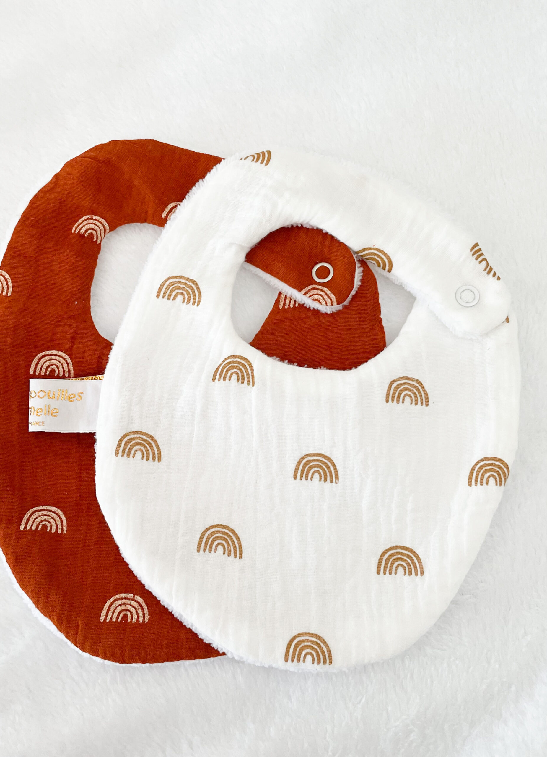 Bavoir rainbow blanc – Image 2