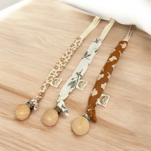 Attache Tétine en stock