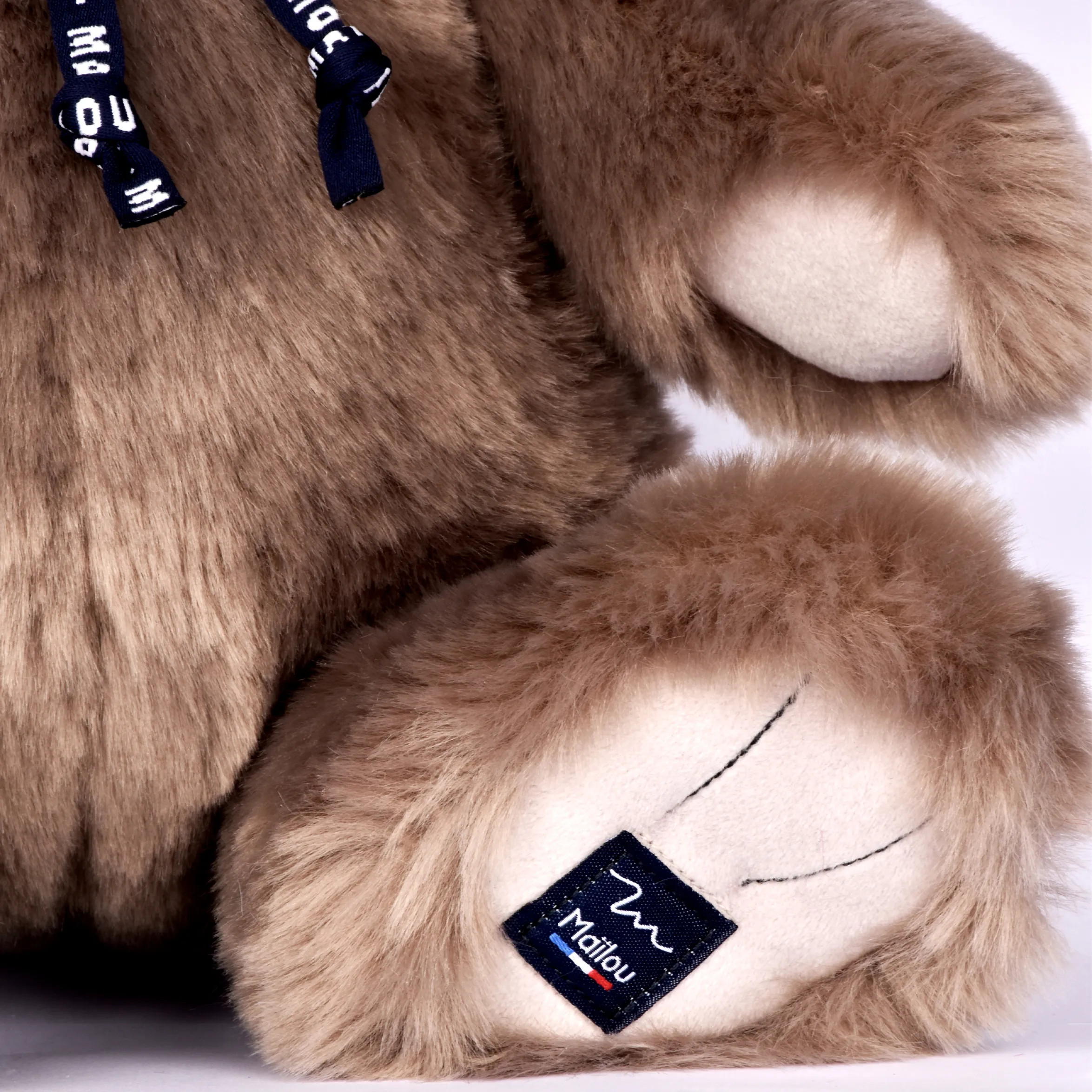 L’ours Maïlou Peluche Taupe – Peluche élégante Made in France – Image 3