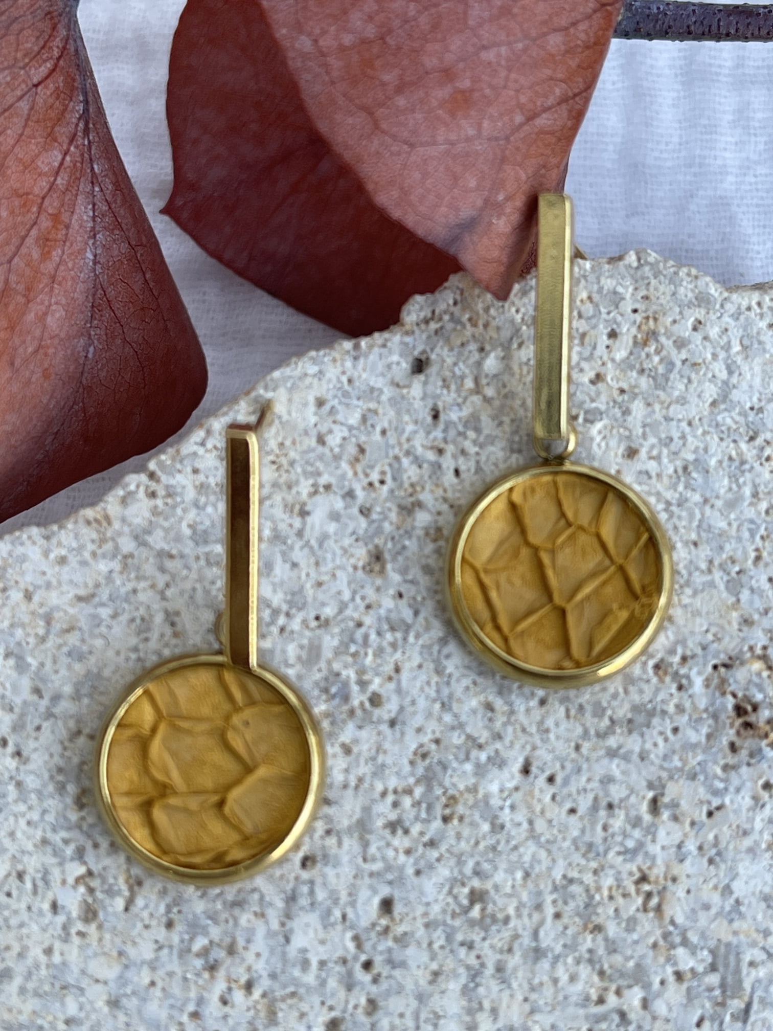 Lise – Boucles d’Oreilles en Cuir de Saumon – Image 3