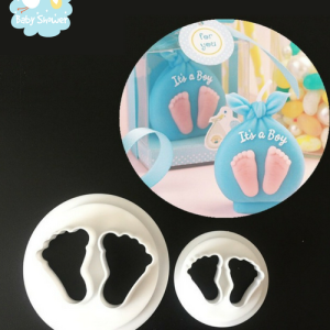 Accessoires pour gâteau baby shower: 2 emporte pièces “pieds de bébé”
