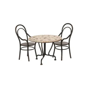 TABLE A MANGER + 2 CHAISES