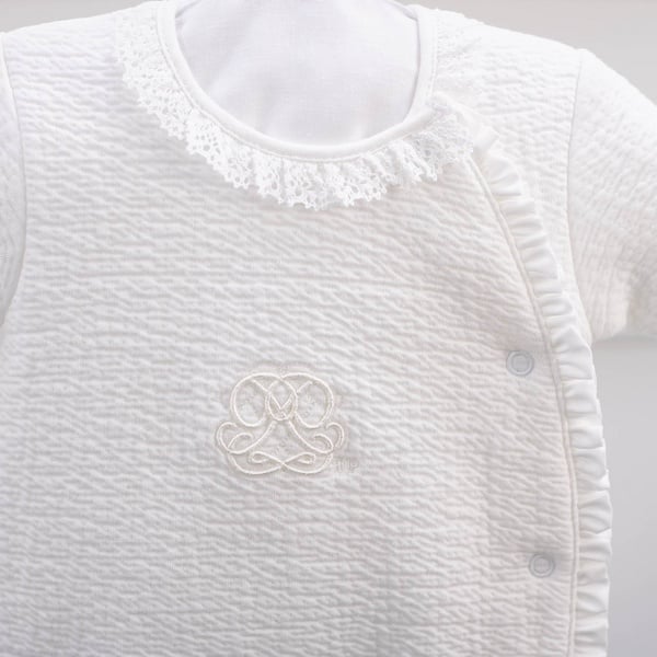 Combi en jersey gaufré volant en ivoire – Théophile & Patachou – Image 2