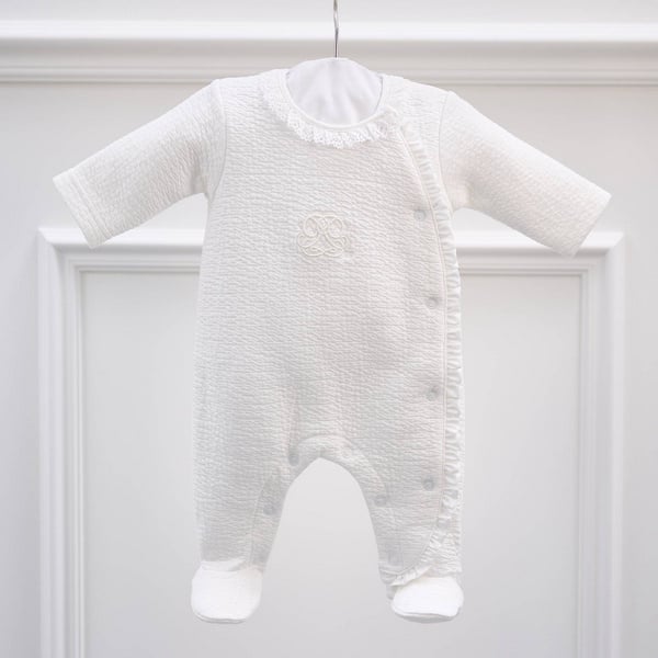 Combi en jersey gaufré volant en ivoire – Théophile & Patachou